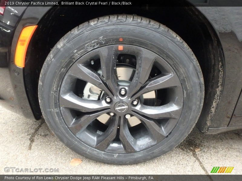 Brilliant Black Crystal Pearl / Black/Black 2019 Chrysler Pacifica Limited