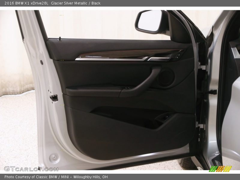 Glacier Silver Metallic / Black 2016 BMW X1 xDrive28i