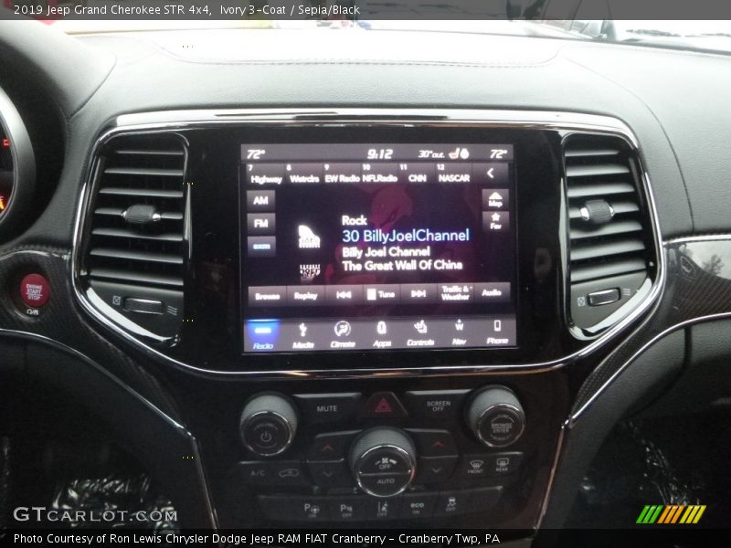 Controls of 2019 Grand Cherokee STR 4x4