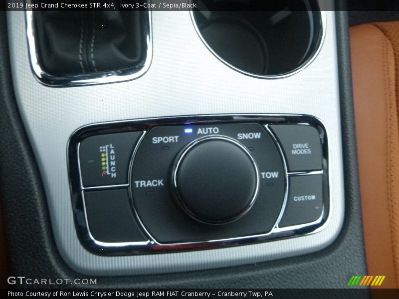 Controls of 2019 Grand Cherokee STR 4x4