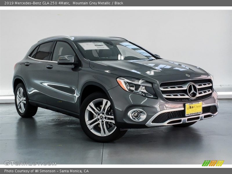 Front 3/4 View of 2019 GLA 250 4Matic