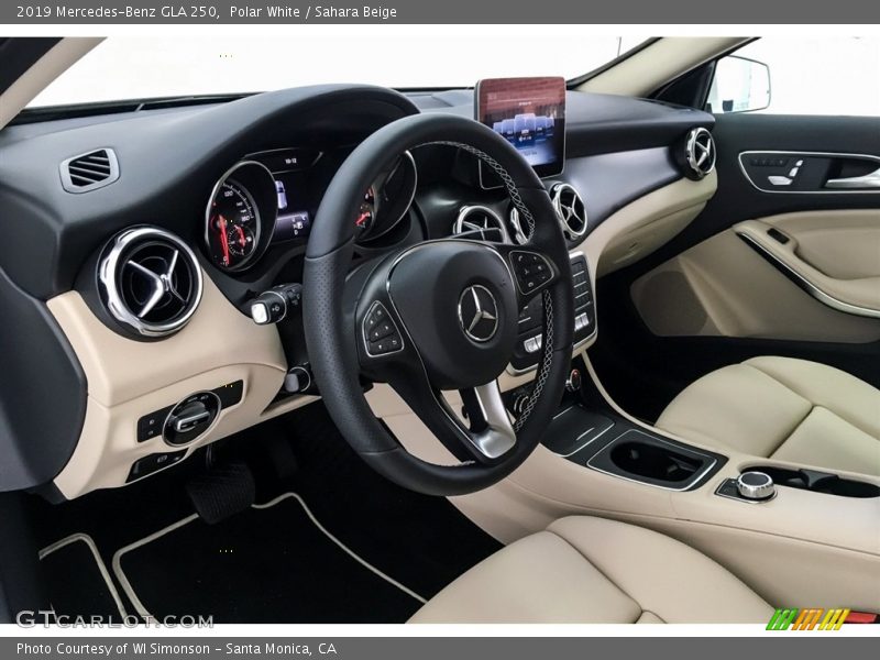 Polar White / Sahara Beige 2019 Mercedes-Benz GLA 250