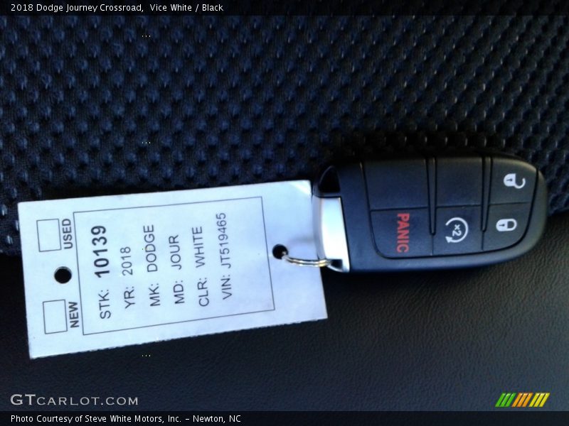 Vice White / Black 2018 Dodge Journey Crossroad