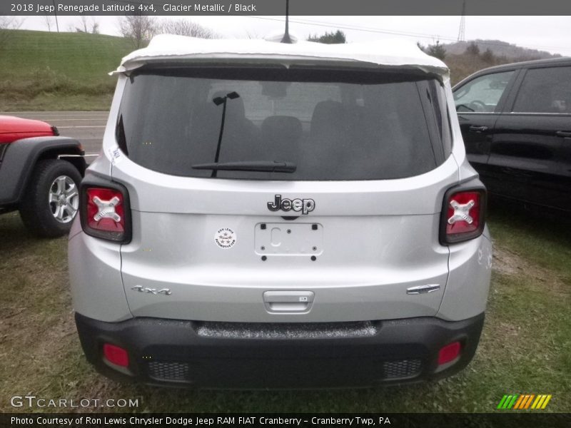 Glacier Metallic / Black 2018 Jeep Renegade Latitude 4x4