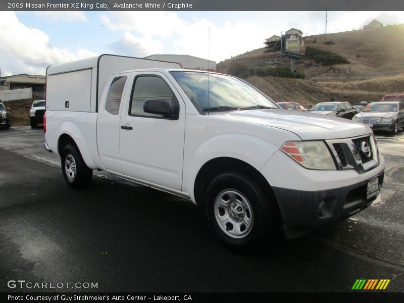 Avalanche White / Graphite 2009 Nissan Frontier XE King Cab