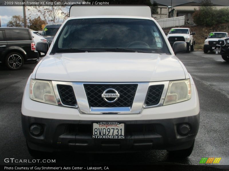 Avalanche White / Graphite 2009 Nissan Frontier XE King Cab