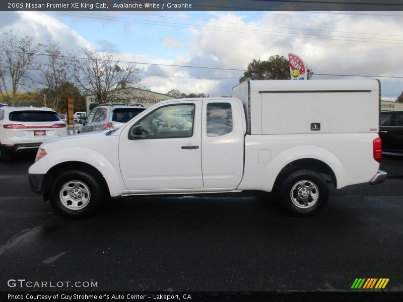 Avalanche White / Graphite 2009 Nissan Frontier XE King Cab