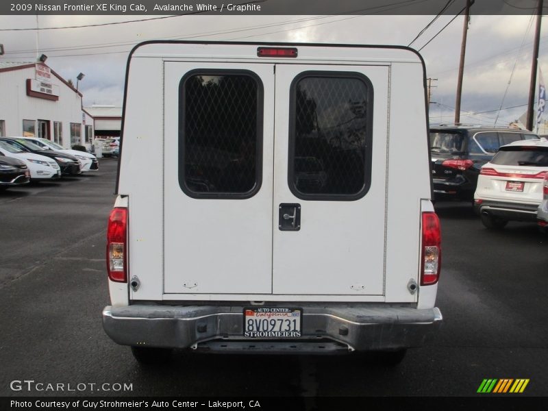 Avalanche White / Graphite 2009 Nissan Frontier XE King Cab