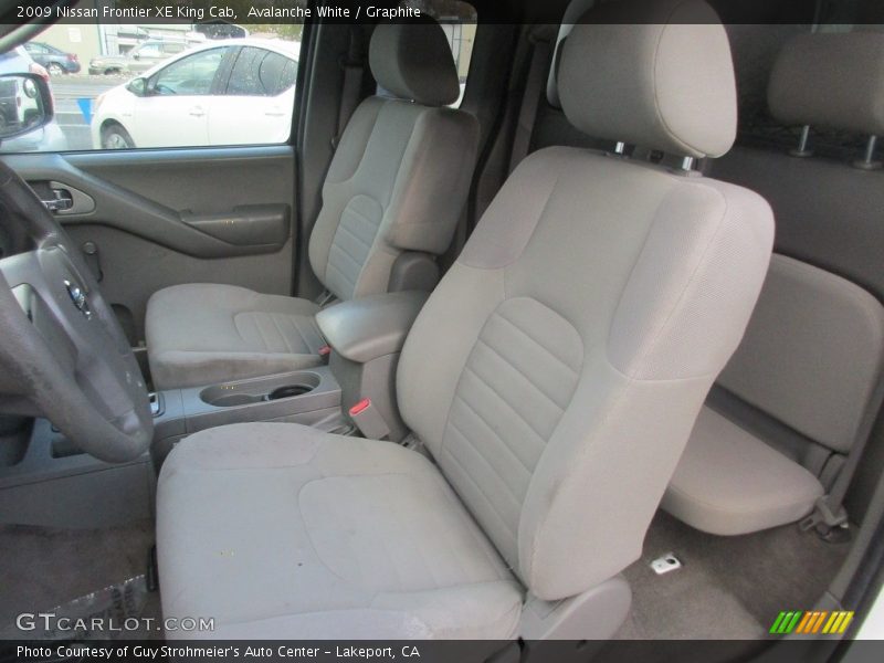 Avalanche White / Graphite 2009 Nissan Frontier XE King Cab