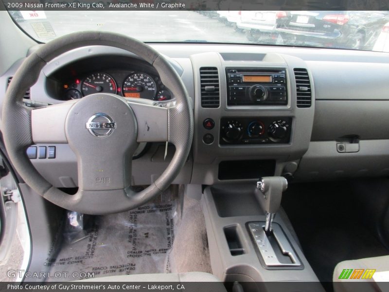 Avalanche White / Graphite 2009 Nissan Frontier XE King Cab