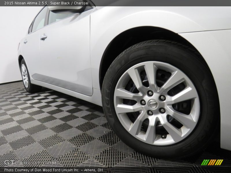 Super Black / Charcoal 2015 Nissan Altima 2.5 S