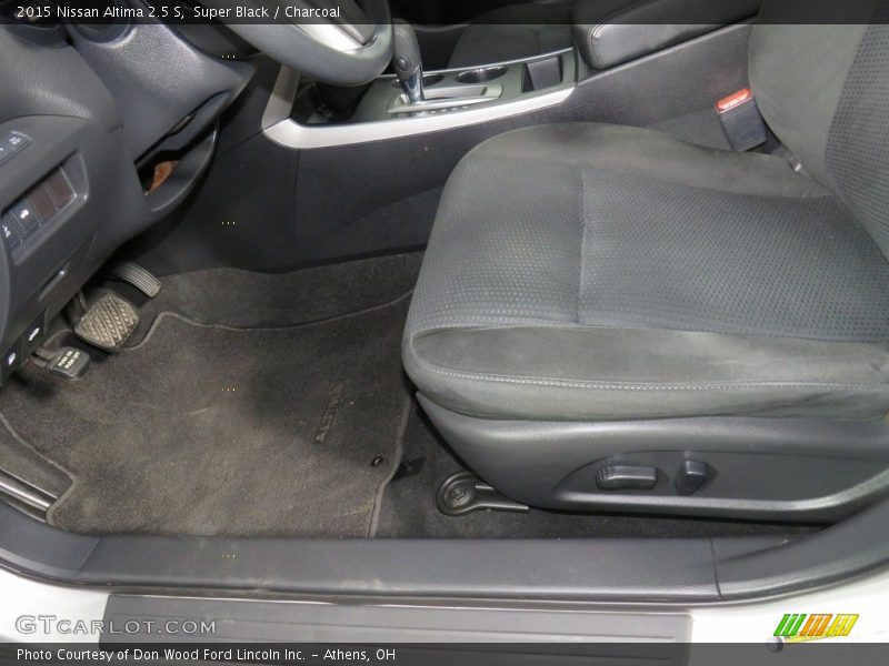 Super Black / Charcoal 2015 Nissan Altima 2.5 S