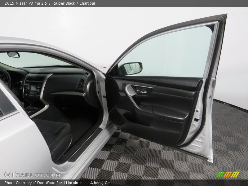 Super Black / Charcoal 2015 Nissan Altima 2.5 S