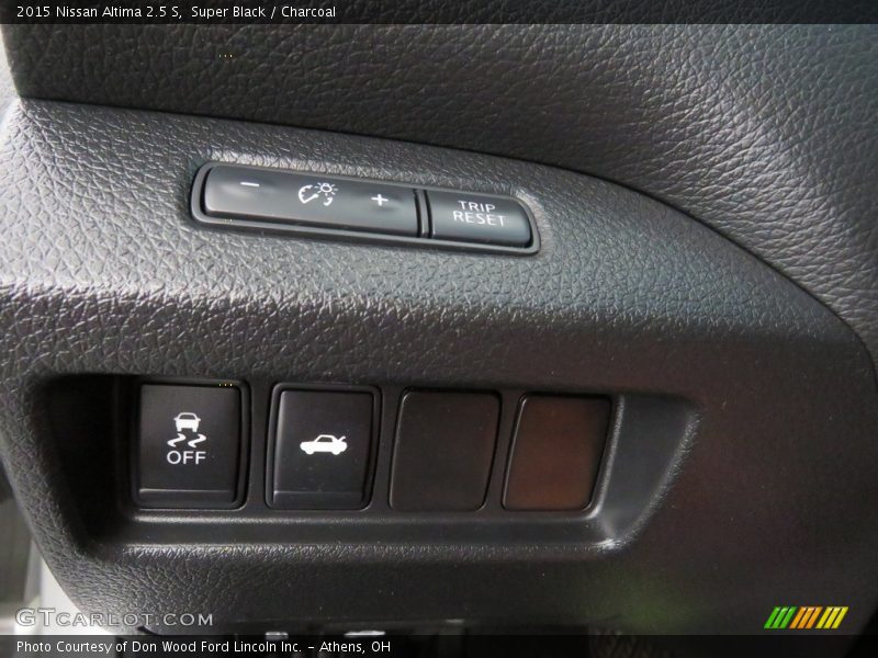 Super Black / Charcoal 2015 Nissan Altima 2.5 S