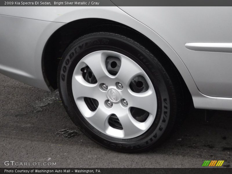 Bright Silver Metallic / Gray 2009 Kia Spectra EX Sedan