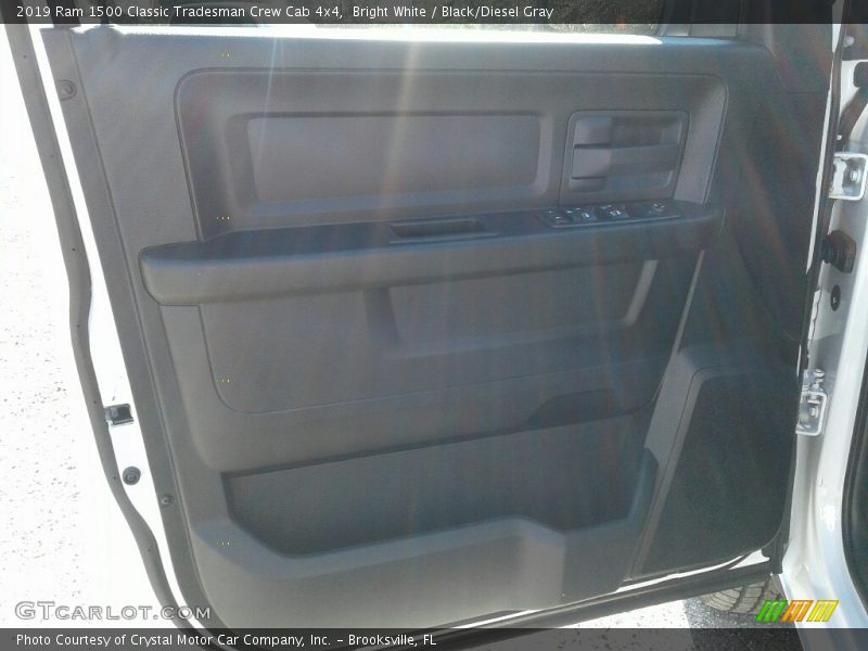 Bright White / Black/Diesel Gray 2019 Ram 1500 Classic Tradesman Crew Cab 4x4