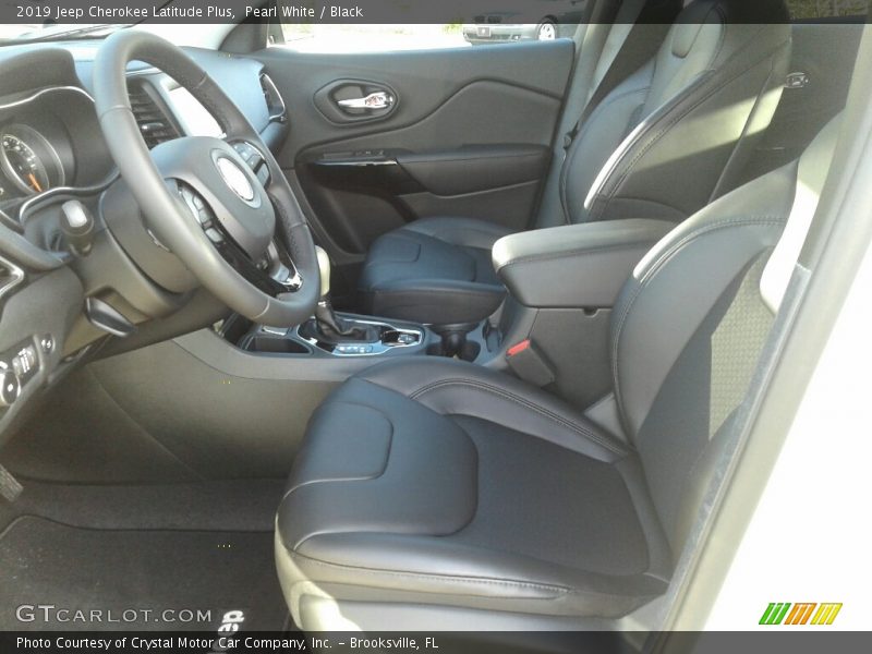 Pearl White / Black 2019 Jeep Cherokee Latitude Plus