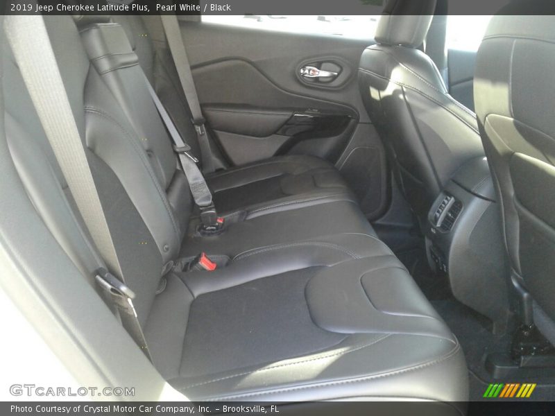 Pearl White / Black 2019 Jeep Cherokee Latitude Plus