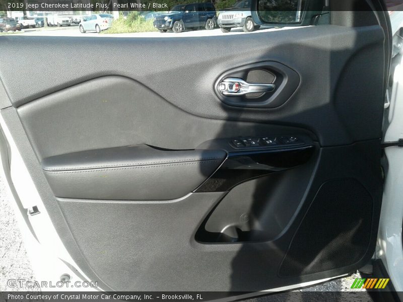 Pearl White / Black 2019 Jeep Cherokee Latitude Plus