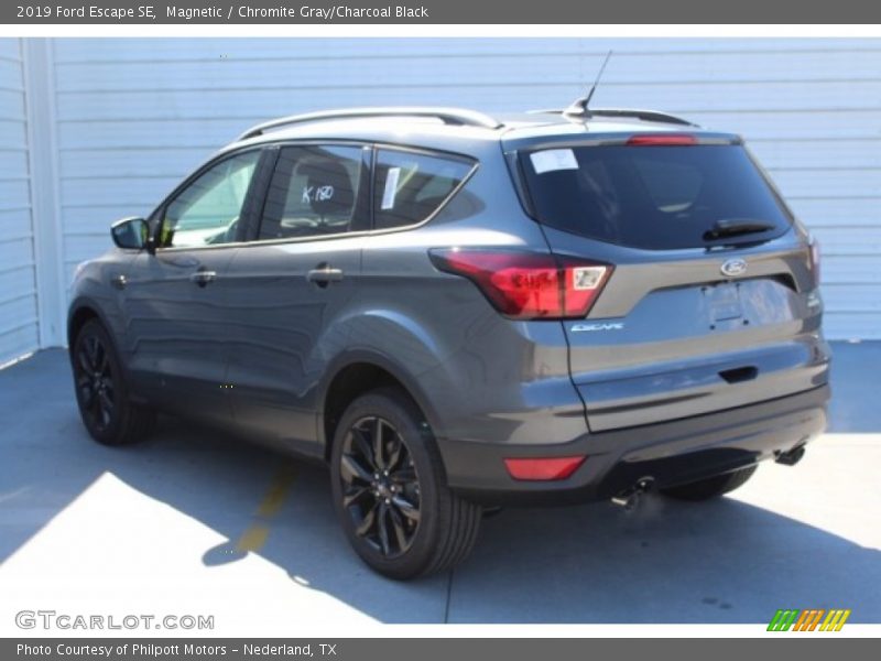 Magnetic / Chromite Gray/Charcoal Black 2019 Ford Escape SE