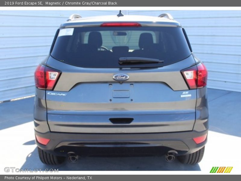 Magnetic / Chromite Gray/Charcoal Black 2019 Ford Escape SE