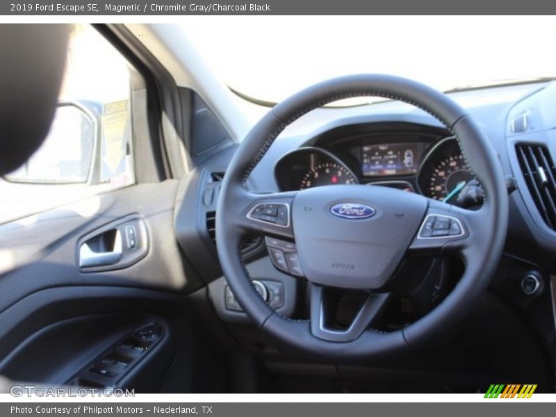 Magnetic / Chromite Gray/Charcoal Black 2019 Ford Escape SE