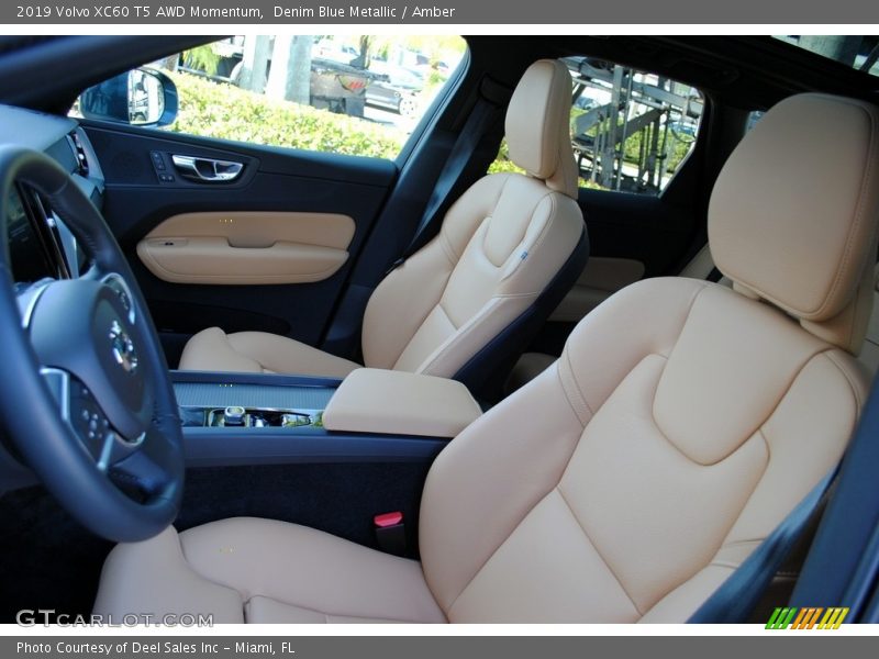 Front Seat of 2019 XC60 T5 AWD Momentum