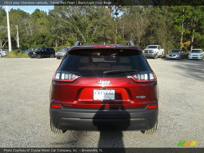 Velvet Red Pearl / Black/Light Frost Beige 2019 Jeep Cherokee Latitude