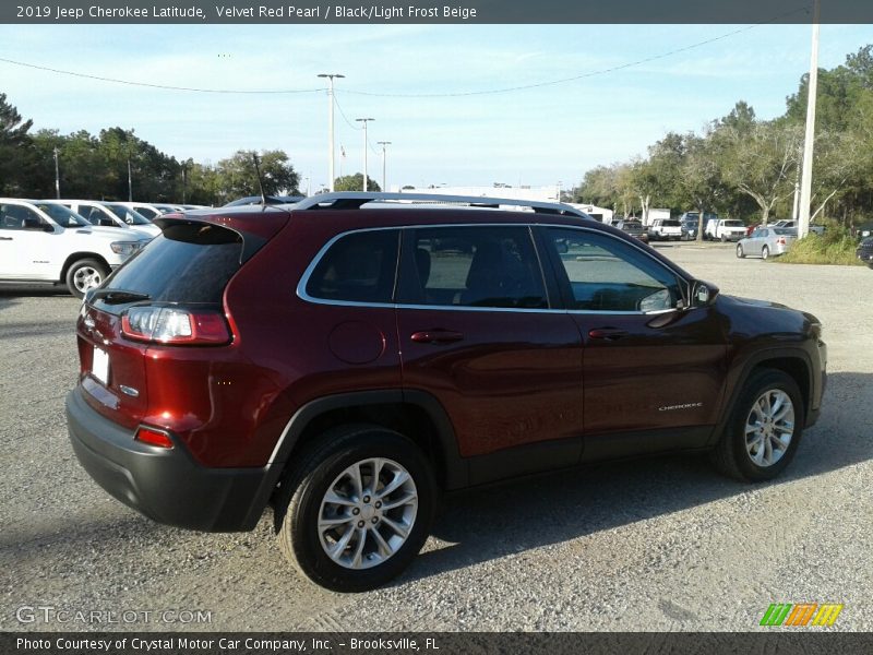 Velvet Red Pearl / Black/Light Frost Beige 2019 Jeep Cherokee Latitude