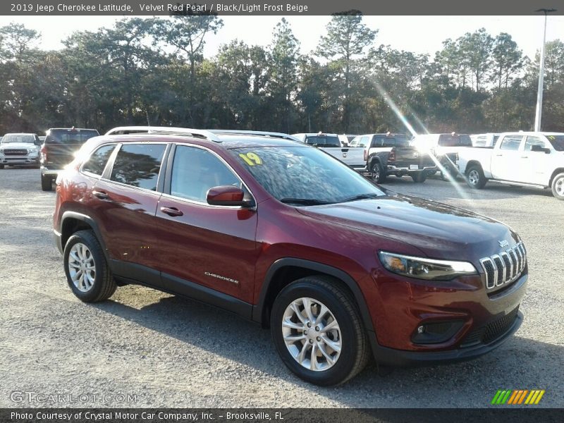Velvet Red Pearl / Black/Light Frost Beige 2019 Jeep Cherokee Latitude