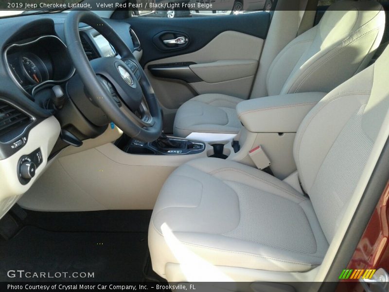 Velvet Red Pearl / Black/Light Frost Beige 2019 Jeep Cherokee Latitude