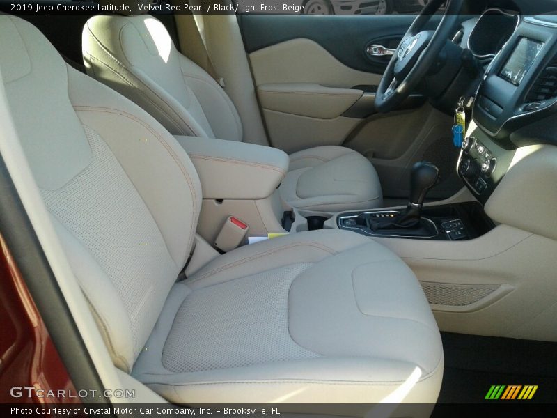 Velvet Red Pearl / Black/Light Frost Beige 2019 Jeep Cherokee Latitude