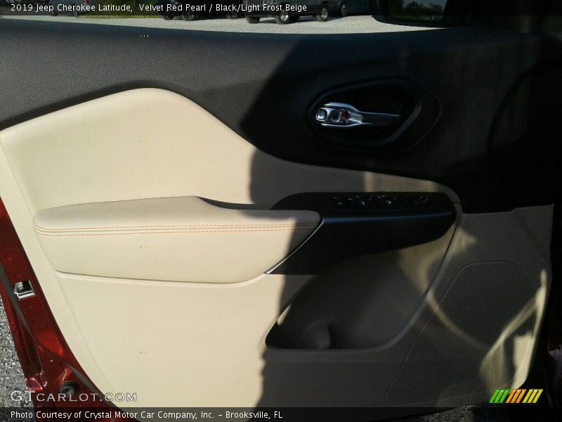 Velvet Red Pearl / Black/Light Frost Beige 2019 Jeep Cherokee Latitude