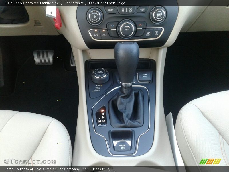 Bright White / Black/Light Frost Beige 2019 Jeep Cherokee Latitude 4x4