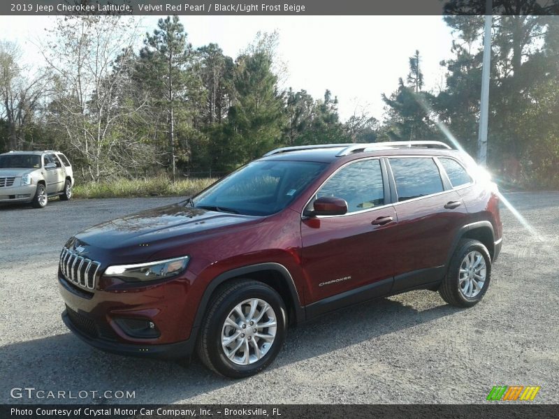 Velvet Red Pearl / Black/Light Frost Beige 2019 Jeep Cherokee Latitude