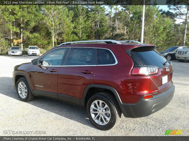 Velvet Red Pearl / Black/Light Frost Beige 2019 Jeep Cherokee Latitude