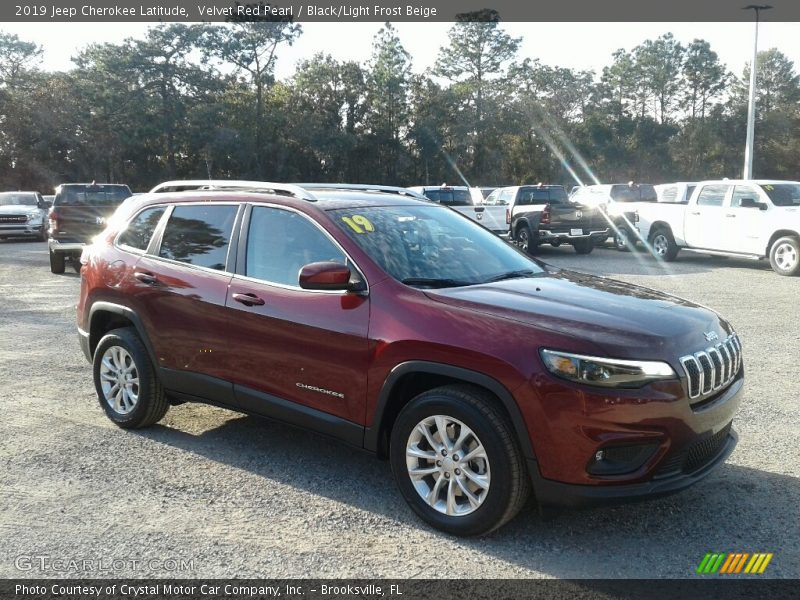 Velvet Red Pearl / Black/Light Frost Beige 2019 Jeep Cherokee Latitude