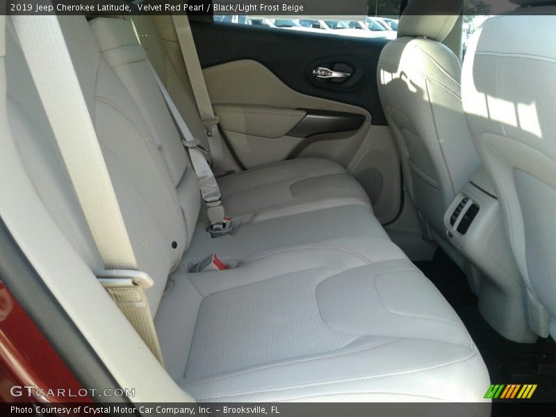 Velvet Red Pearl / Black/Light Frost Beige 2019 Jeep Cherokee Latitude