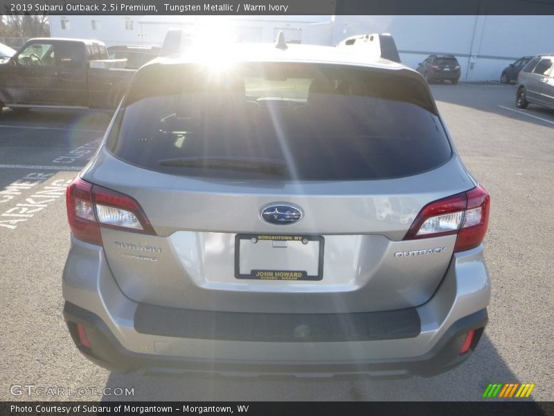 Tungsten Metallic / Warm Ivory 2019 Subaru Outback 2.5i Premium