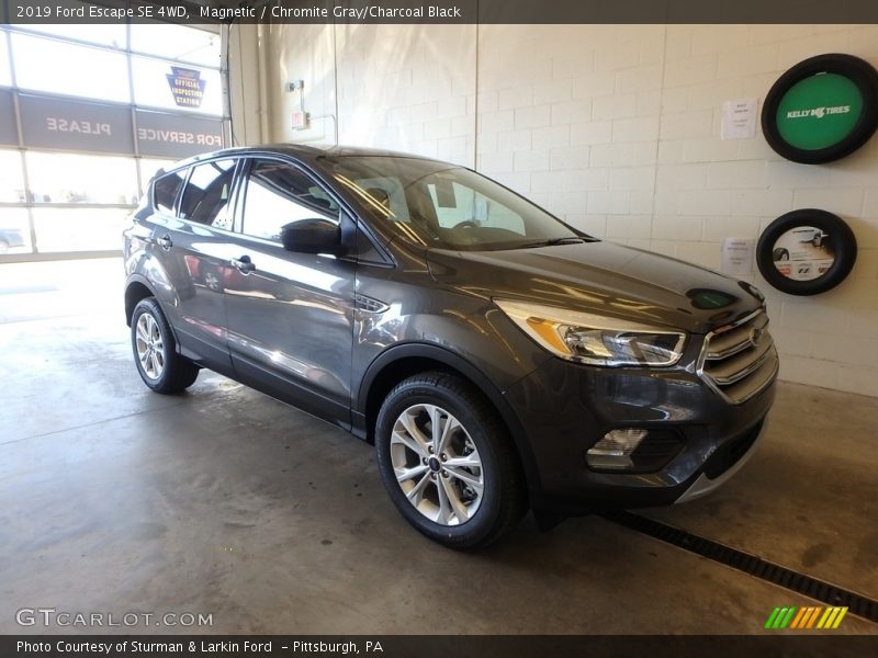 Magnetic / Chromite Gray/Charcoal Black 2019 Ford Escape SE 4WD
