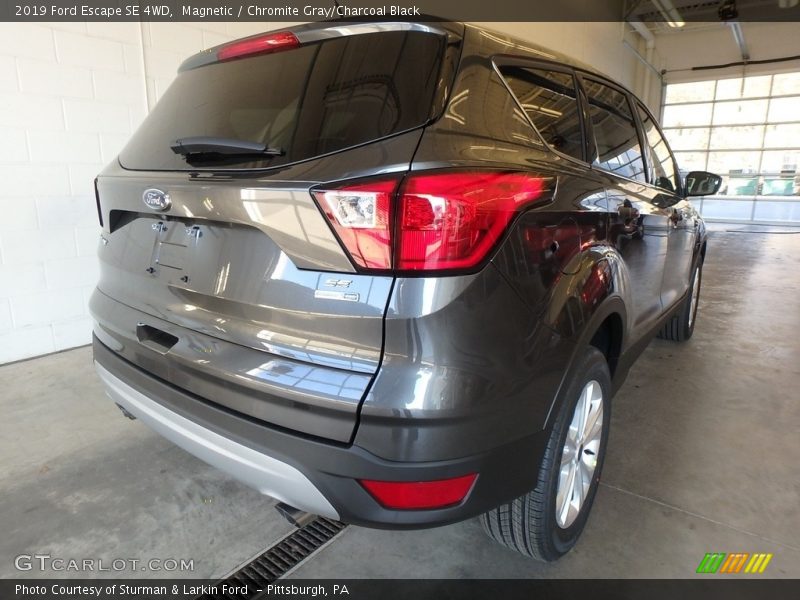 Magnetic / Chromite Gray/Charcoal Black 2019 Ford Escape SE 4WD