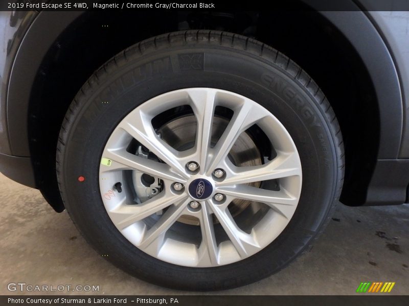 Magnetic / Chromite Gray/Charcoal Black 2019 Ford Escape SE 4WD