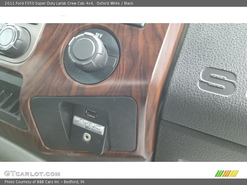 Oxford White / Black 2011 Ford F350 Super Duty Lariat Crew Cab 4x4