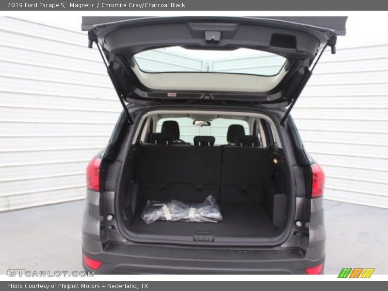 Magnetic / Chromite Gray/Charcoal Black 2019 Ford Escape S