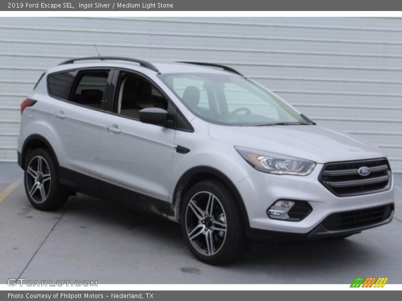 Front 3/4 View of 2019 Escape SEL