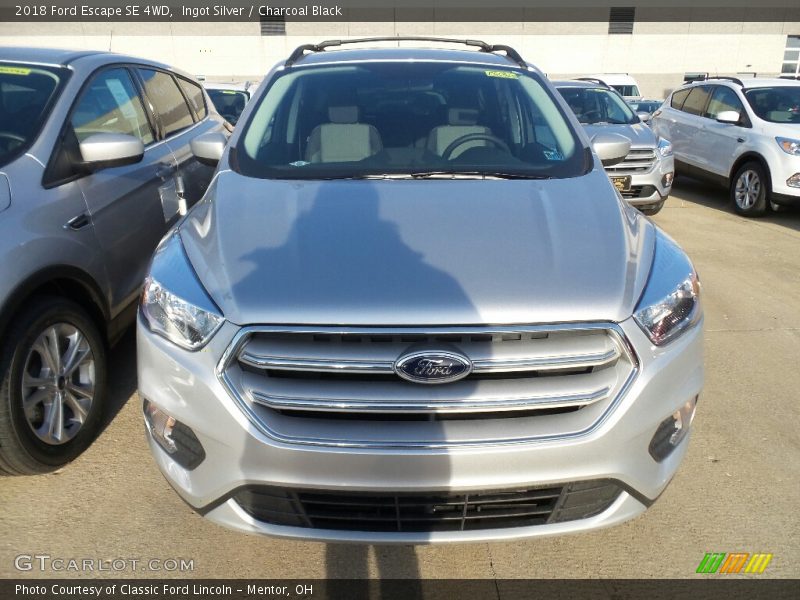 Ingot Silver / Charcoal Black 2018 Ford Escape SE 4WD