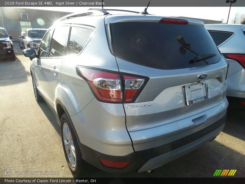 Ingot Silver / Charcoal Black 2018 Ford Escape SE 4WD