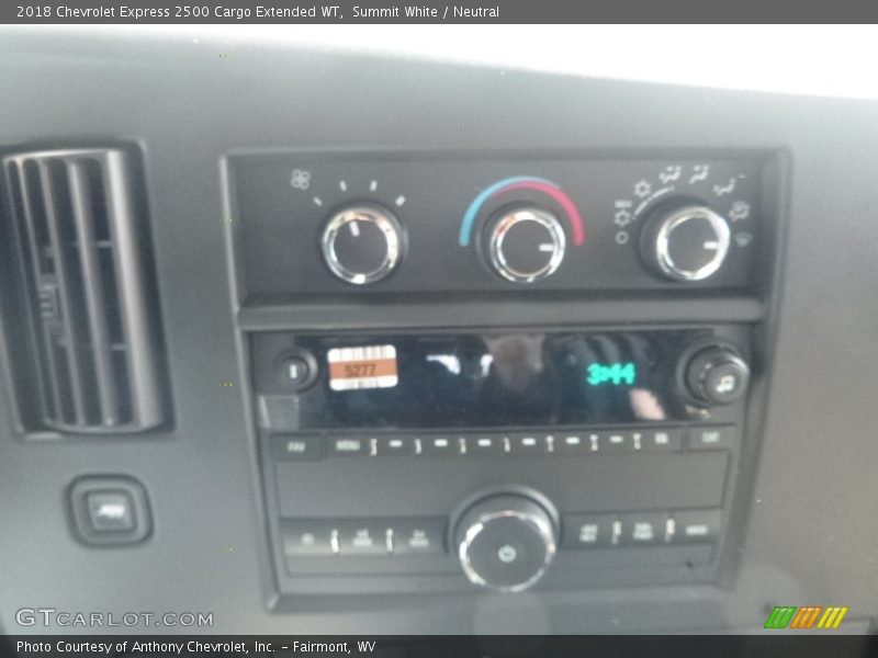 Summit White / Neutral 2018 Chevrolet Express 2500 Cargo Extended WT