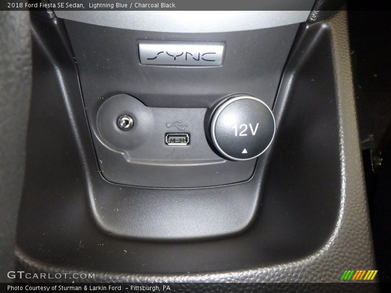 Lightning Blue / Charcoal Black 2018 Ford Fiesta SE Sedan