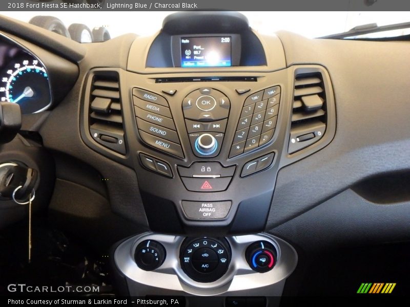 Lightning Blue / Charcoal Black 2018 Ford Fiesta SE Hatchback